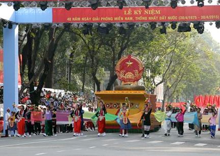Khối rước Quốc huy nước CHXHCN Việt Nam.